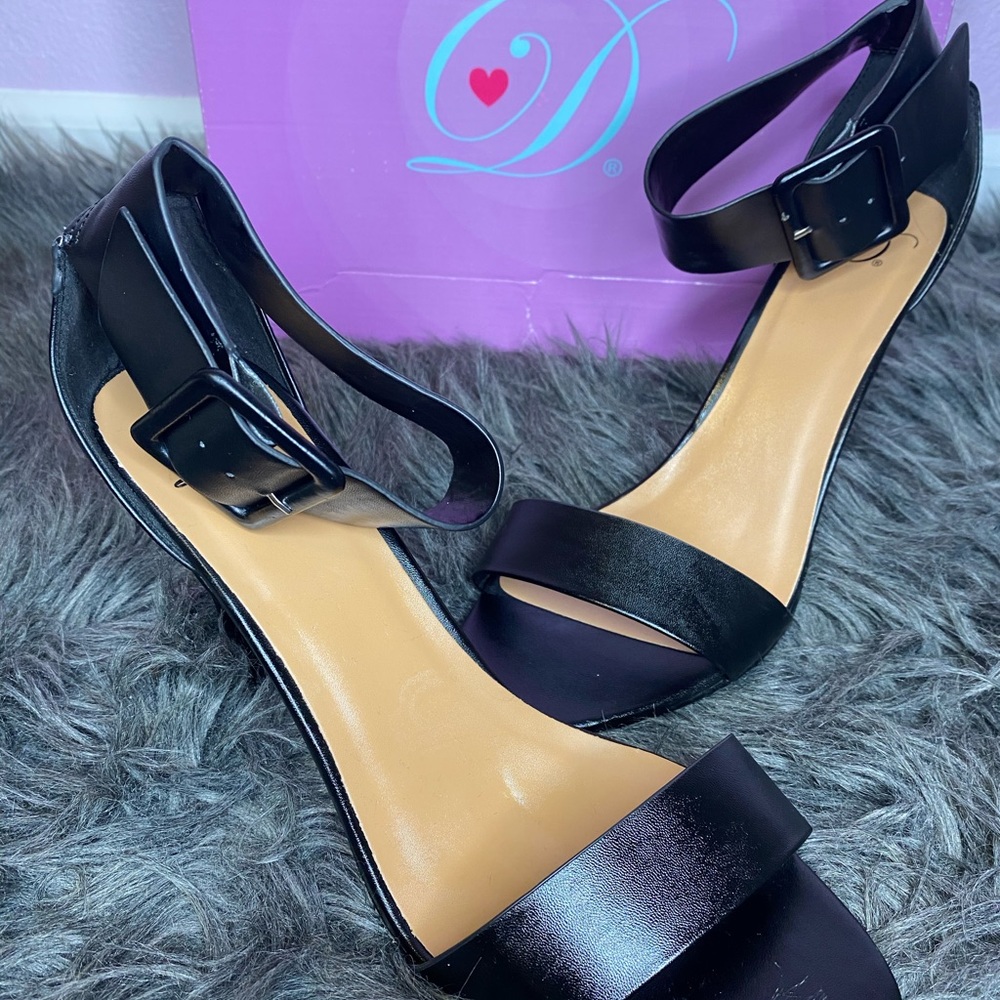 Heels - Picture 3 of 8